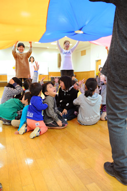 サポート会員と遊んでいる写真