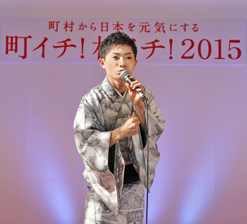 歌手の青山ひかるさんの写真