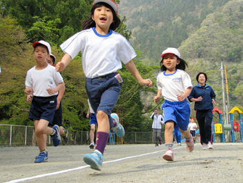 早川北小の児童の写真