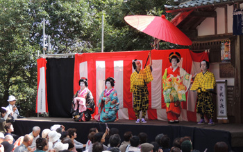 歌舞伎役者で参加する地域おこし協力隊の様子の写真