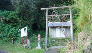 喜念新田神社の写真1