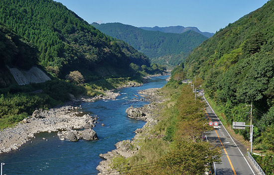 熊本県球磨村 一勝地 地に足をつけ まず一勝を 地名にこだわるむらおこし 全国町村会