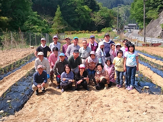 地域住民の皆さんの集合写真