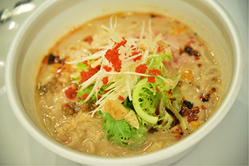 ウメェ～担丹麺の写真