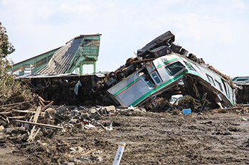 震災直後のJR新地駅の写真