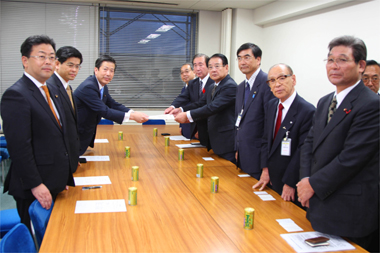 （公明党　山口政務調査会長ほか）