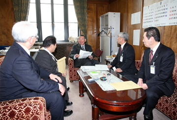 川崎二郎 自民党国会対策委員長