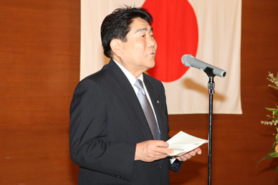 会長就任の挨拶を行う藤原会長（長野県川上村長）