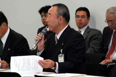 会議に出席した渡邊常任理事の写真