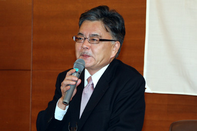 演題「日本政治の行方」　与良正男　毎日新聞社論説副委員長の写真