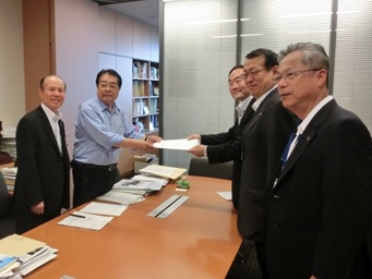 石田公明党農林水産部会長（左から2人目）の写真