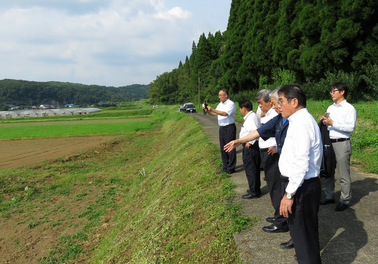 益城町上陳地区の畑に見られる断層