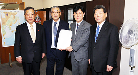 藤井国土政策局長（右から2人目）