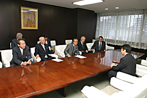 竹中平蔵金融・経済財政政策担当大臣（8月25日）の写真