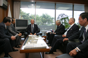 久間章生自民党幹事長代理(8月25日）の写真