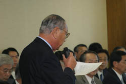 意見を述べる宮本正則財政部会長の写真