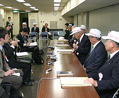 大会終了後記者会見の写真２