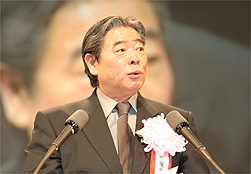 鈴木内閣官房副長官の写真