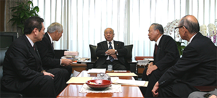 自民党久間総務会長の写真