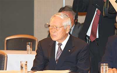 山本会長が地方制度調査会に出席した際の写真