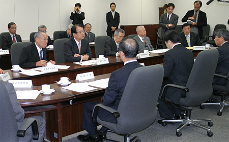 1月18日「地方財政に関する総務大臣・地方六団体会合」の写真