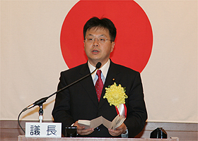 世耕参議院総務委員長の写真