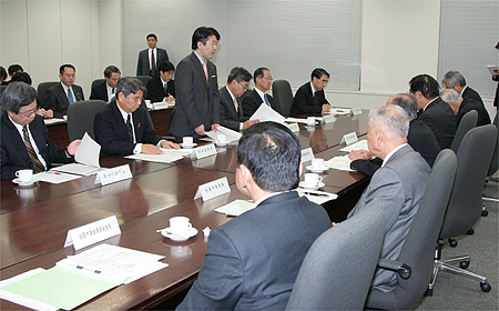2月22日「地方財政に関する総務大臣・地方六団体会合」の写真