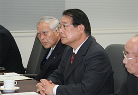 麻生渡全国知事会会長（福岡県知事）の写真