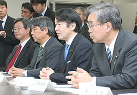 竹中平蔵総務大臣の写真