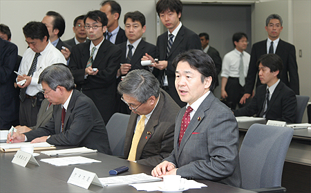 5月17日「地方財政に関する総務大臣・地方六団体会合」の写真