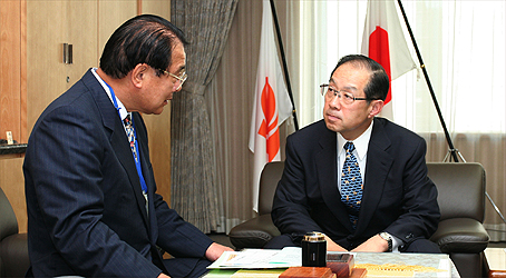 林総務事務次官の写真