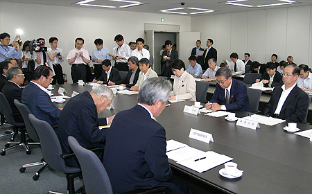 6月19日「地方財政に関する総務大臣・地方六団体会合」の写真