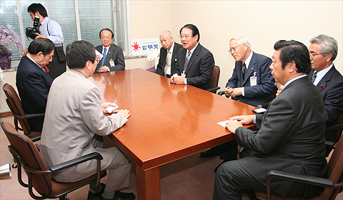 太田昭宏公明党代表・斉藤鉄夫政調会長の写真
