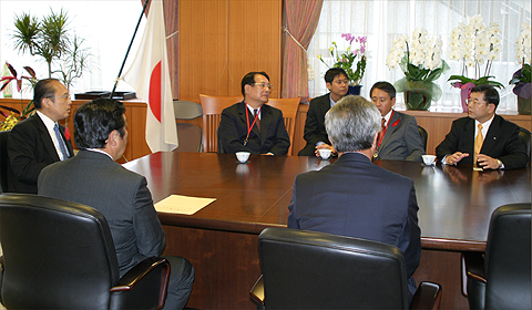 佐田玄一郎国・地方行政改革担当大臣の写真