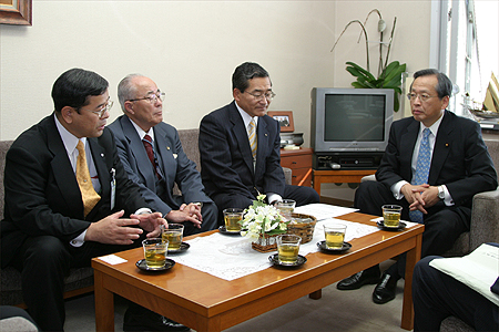 谷口隆義公明党副幹事長・総務部会長の写真