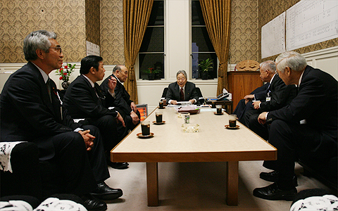 青木自民党参議院議員会長の写真