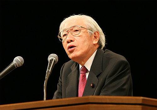 角田義一参議院副議長の写真