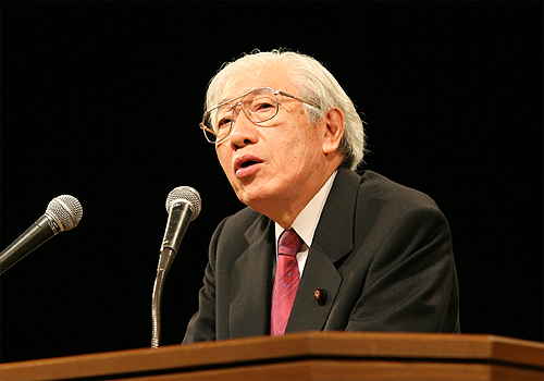 角田義一参議院副議長の写真