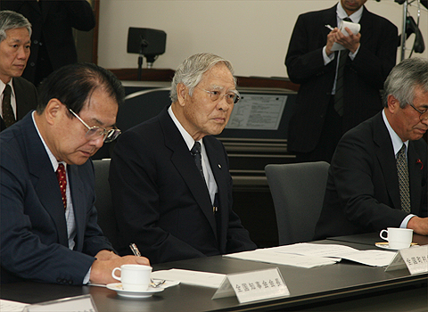 地方財政に関する総務大臣・地方六団体会合の写真４