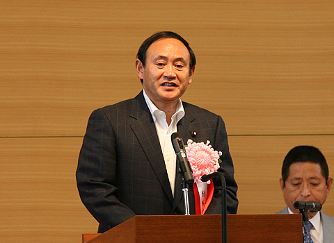 菅義偉総務大臣の画像