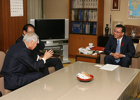 谷垣政調会長の写真