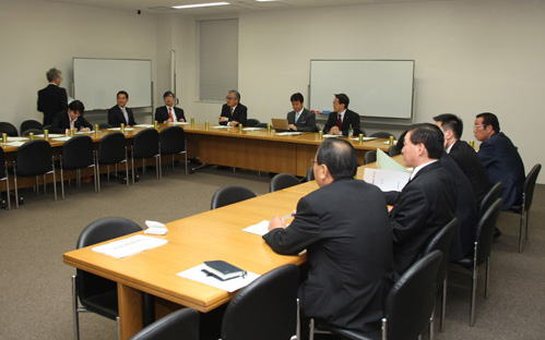 民主党総務部門会議の写真１