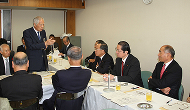 発言する山本会長