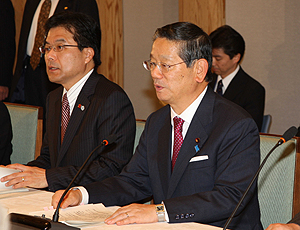 国と地方の定期意見交換会に山本会長が出席の写真２