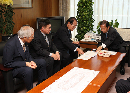 二階敏博自民党総務会長の写真