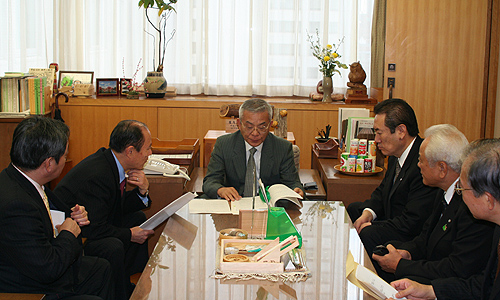 辻健治林野庁長官の写真