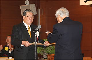 【自治功労者代表】　秋田県井川町長　齋藤正寧氏の写真