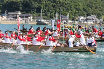 木江十七夜祭での櫂伝馬競漕