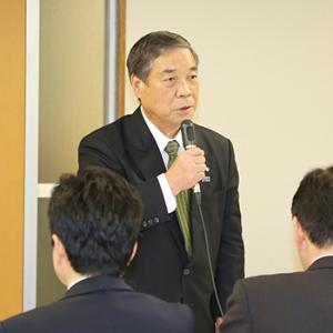 意見を述べる岩田副会長