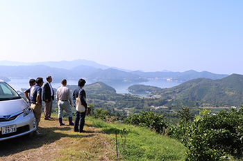 町の高台より遠景をのぞむ